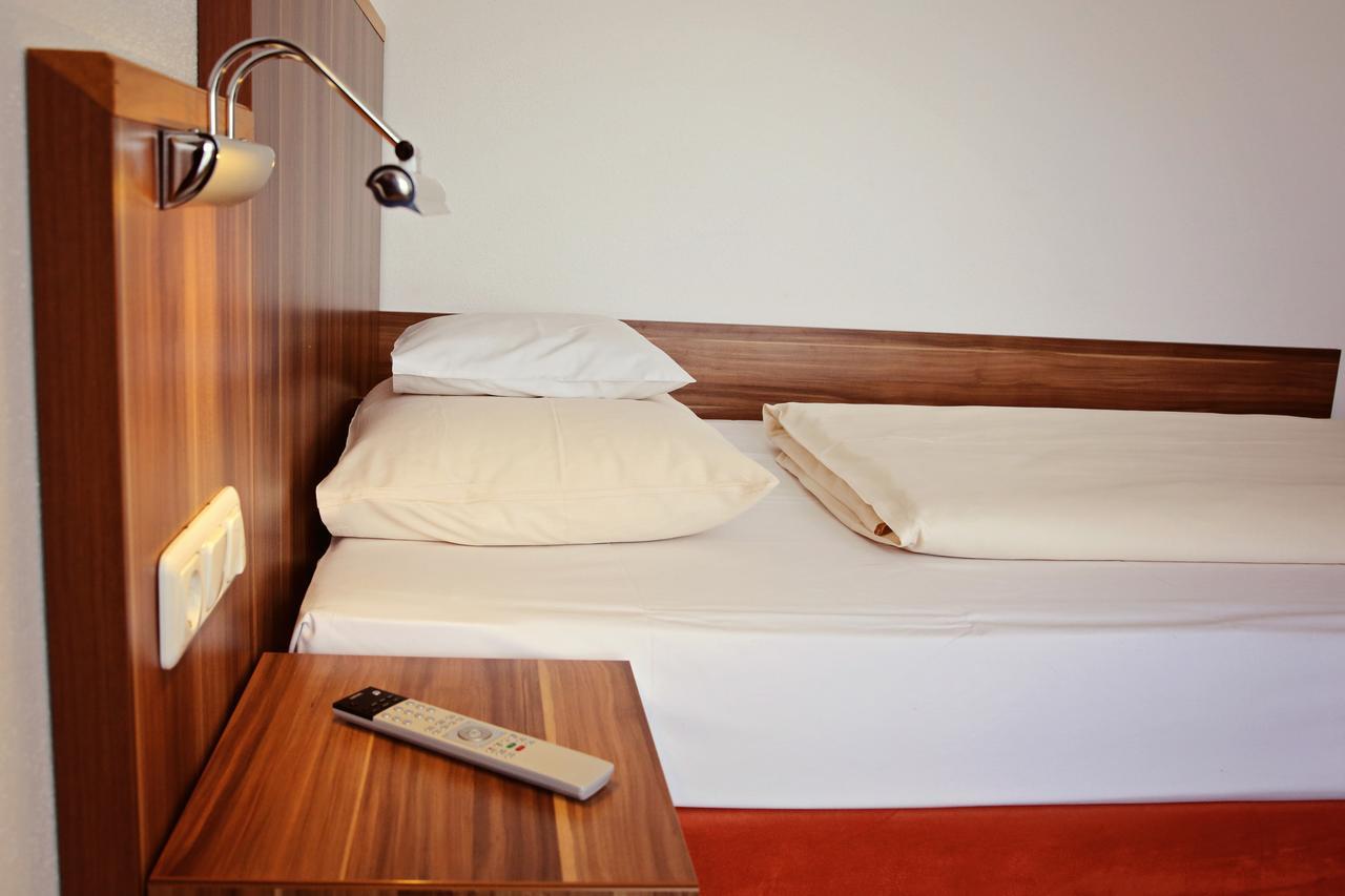 Hotel Meridian ***superior Ergolding Bagian luar foto