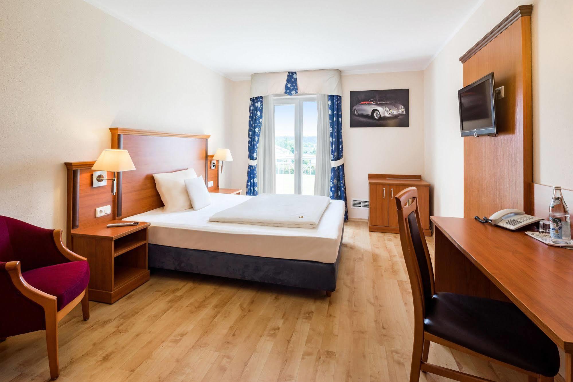 Hotel Meridian ***superior Ergolding Bagian luar foto