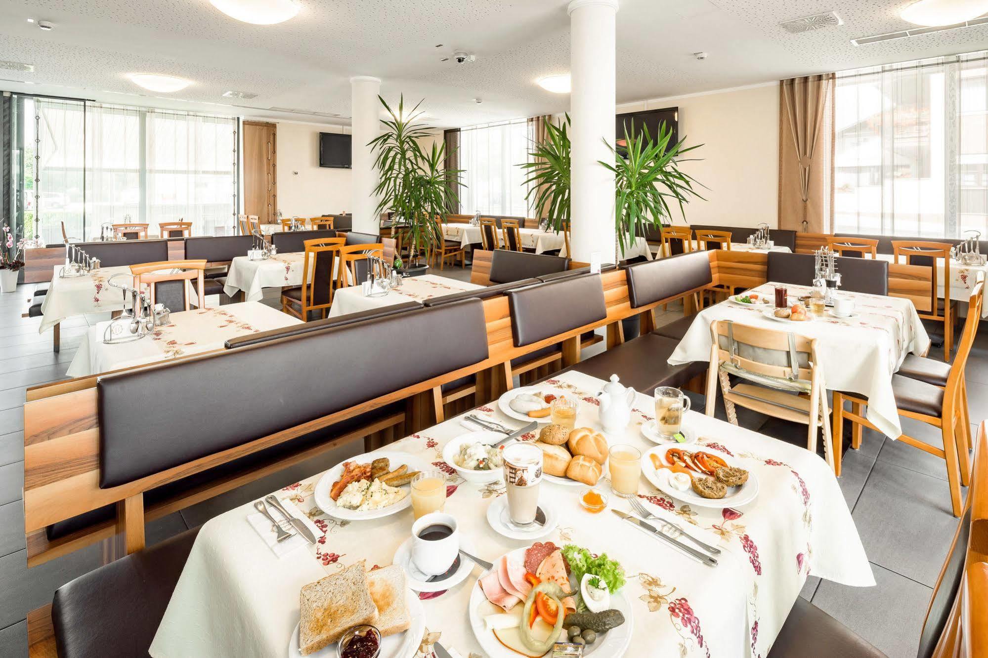 Hotel Meridian ***superior Ergolding Bagian luar foto